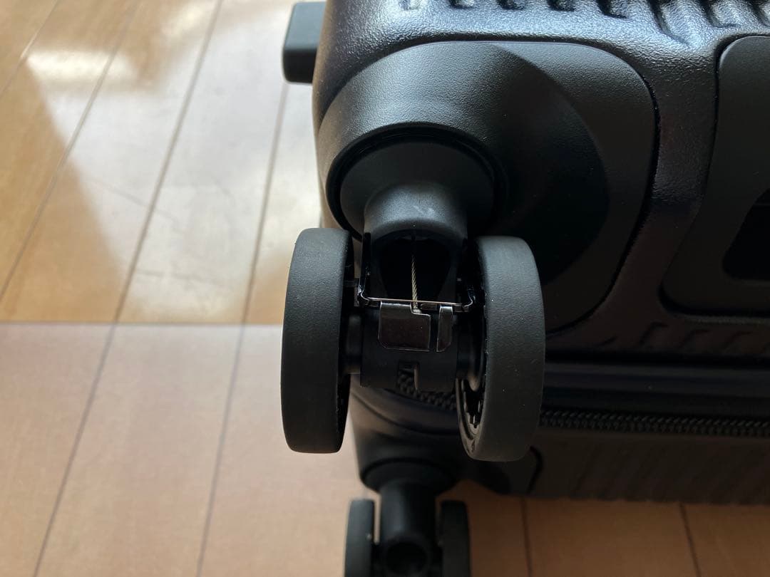 イノベーター　スーツケース　ダークネイビー　38L 機内持ち込み可