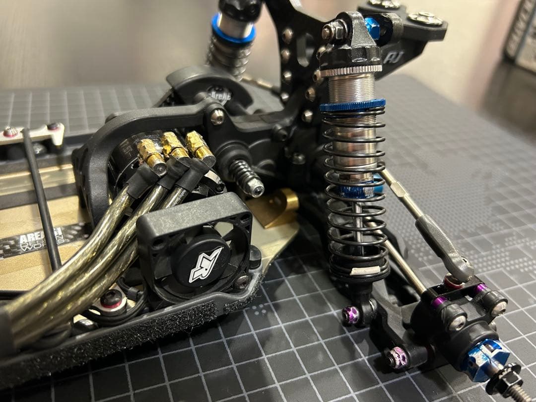 アソシエイテッドB6.2シャーシ&ESC(ダート仕様)