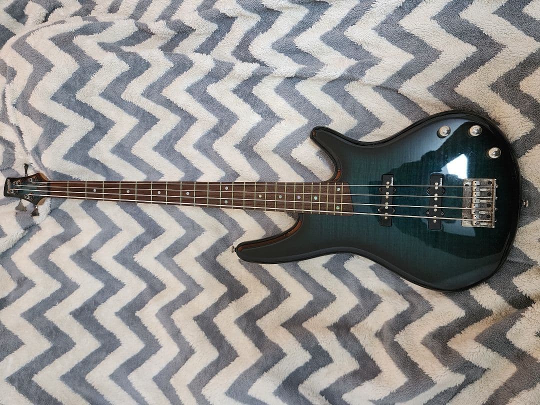 初心者、女性にも　Ibanez (アイバニーズ)Gio 4弦ベース