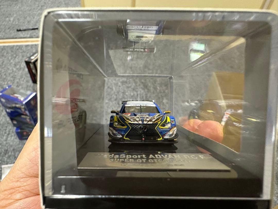 1/64 ミニカー Bugzees64 RC F ADVAN SUSTINA