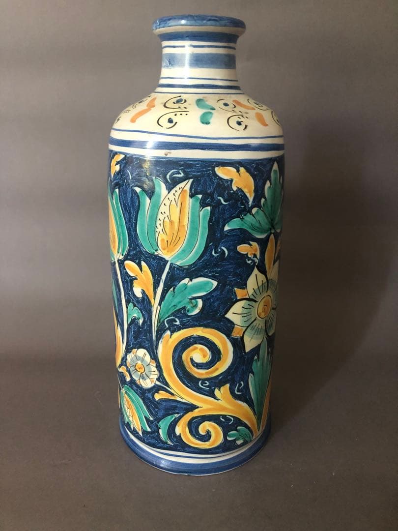 イタリア陶器　花瓶