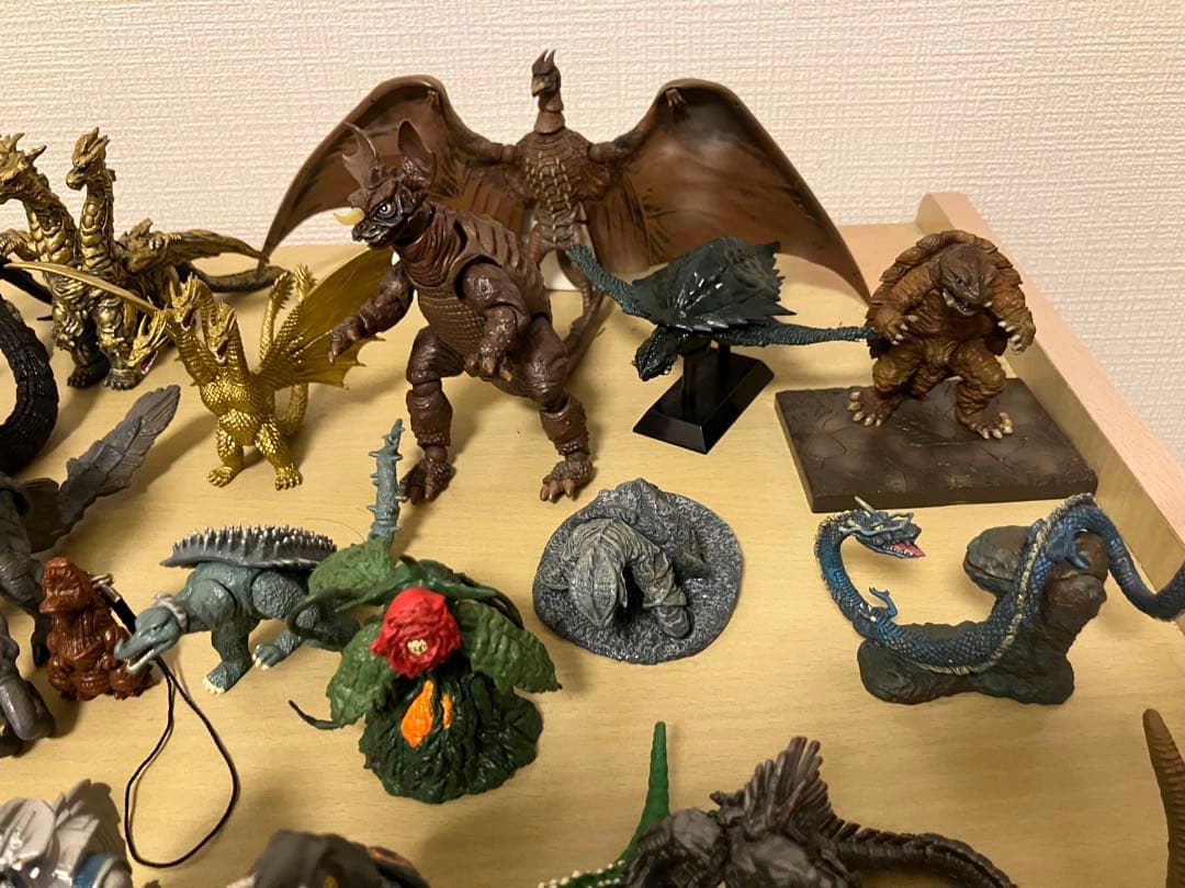 （値下げ）ゴジラ・ガメラ HG ガチャガチャ その他シリーズ 約80体セット