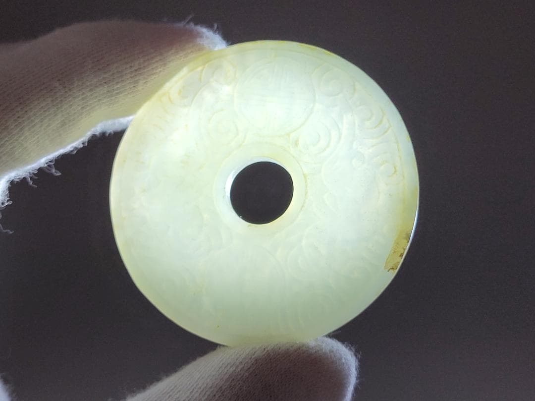 天然玉製 陰刻吉祥蝠紋 玉装飾品 明清時代 直径約5.5cm