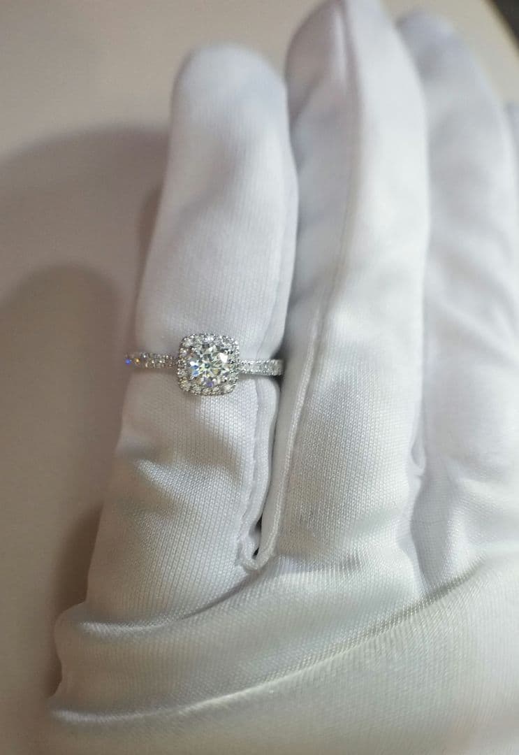 Yu⭐︎ページ！最高級モアサナイト　0.3カラット　スクエアヘイローリング