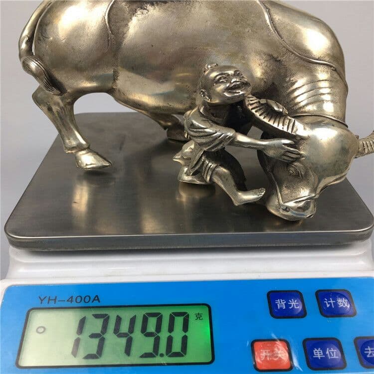 古白銅の子供たち牛の家の装飾品の置物を放します.