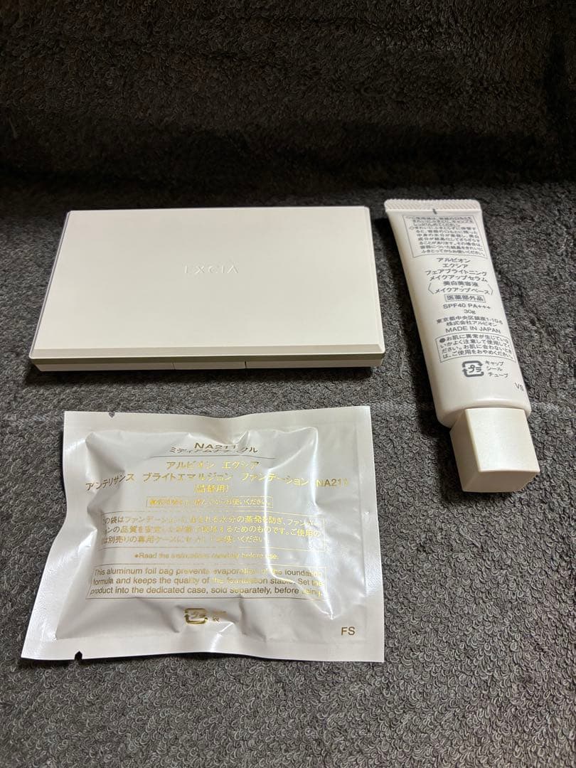 アルビオンエクシア　アンテリサンスブライトエマルジョンファンデーションNA211