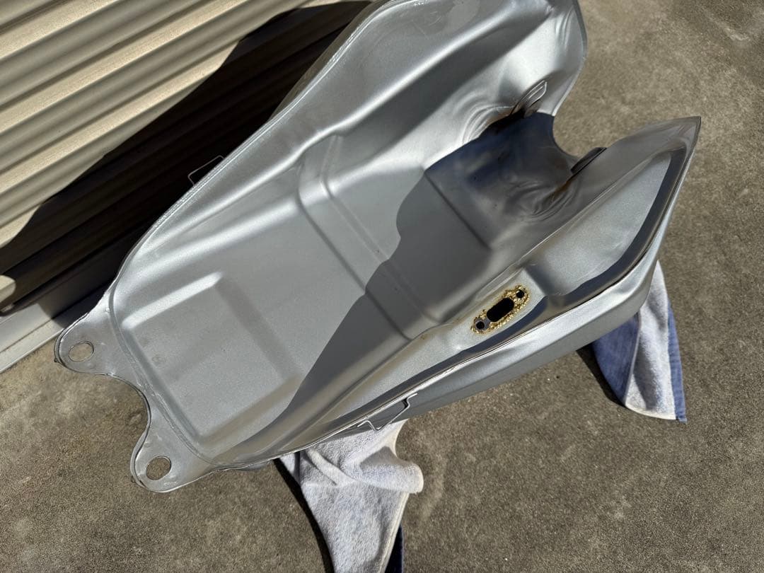 SUZUKI 70周年記念タンク シルバー　GSX1100S