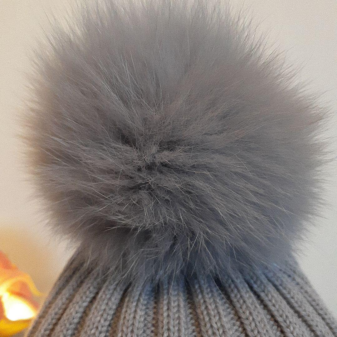 MONCLER モンクレール　グレー　ニット帽　ファー付きポンポン