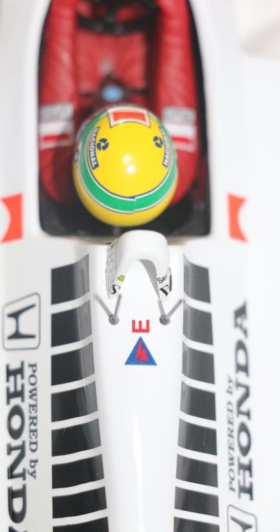 貴重ビックスケール１／1８マクラーレン・ホンダMP4／4　セナ・コレコレ　中古品