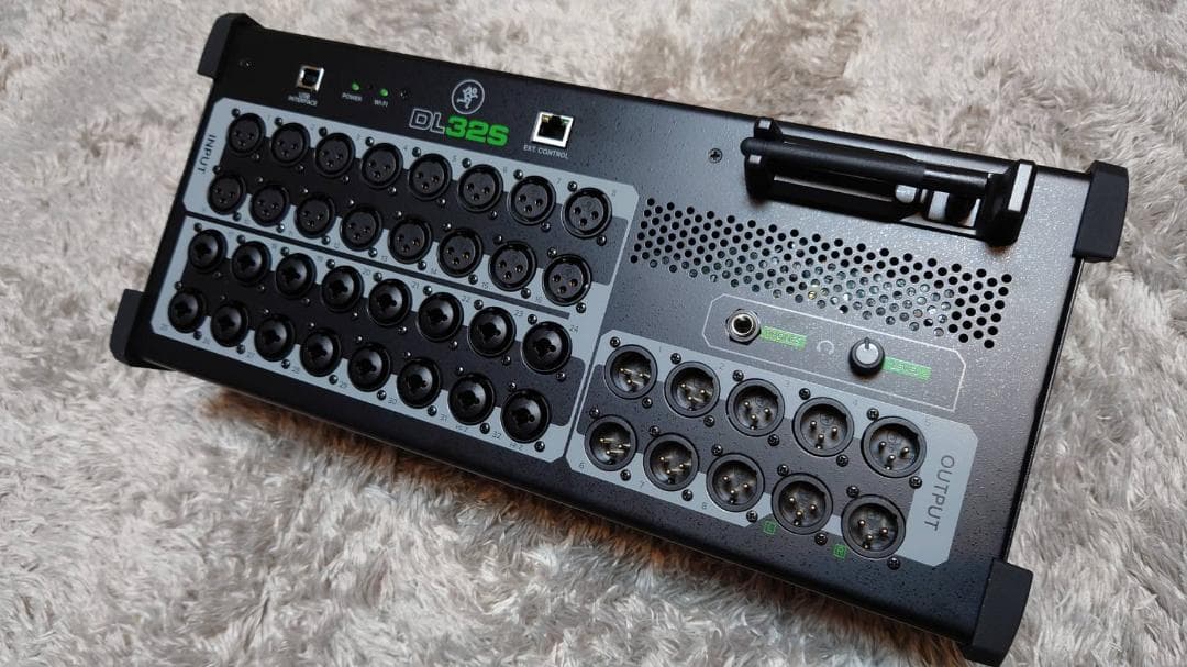 Mackie DL32S デジタルミキサー Wi-Fi付型（ホール使用１回）美品