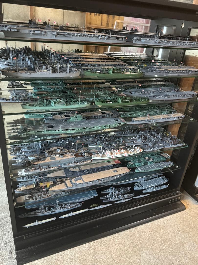 TYPE-B 戦艦、空母プラモデル　完成品　ガラスショーケース付き！