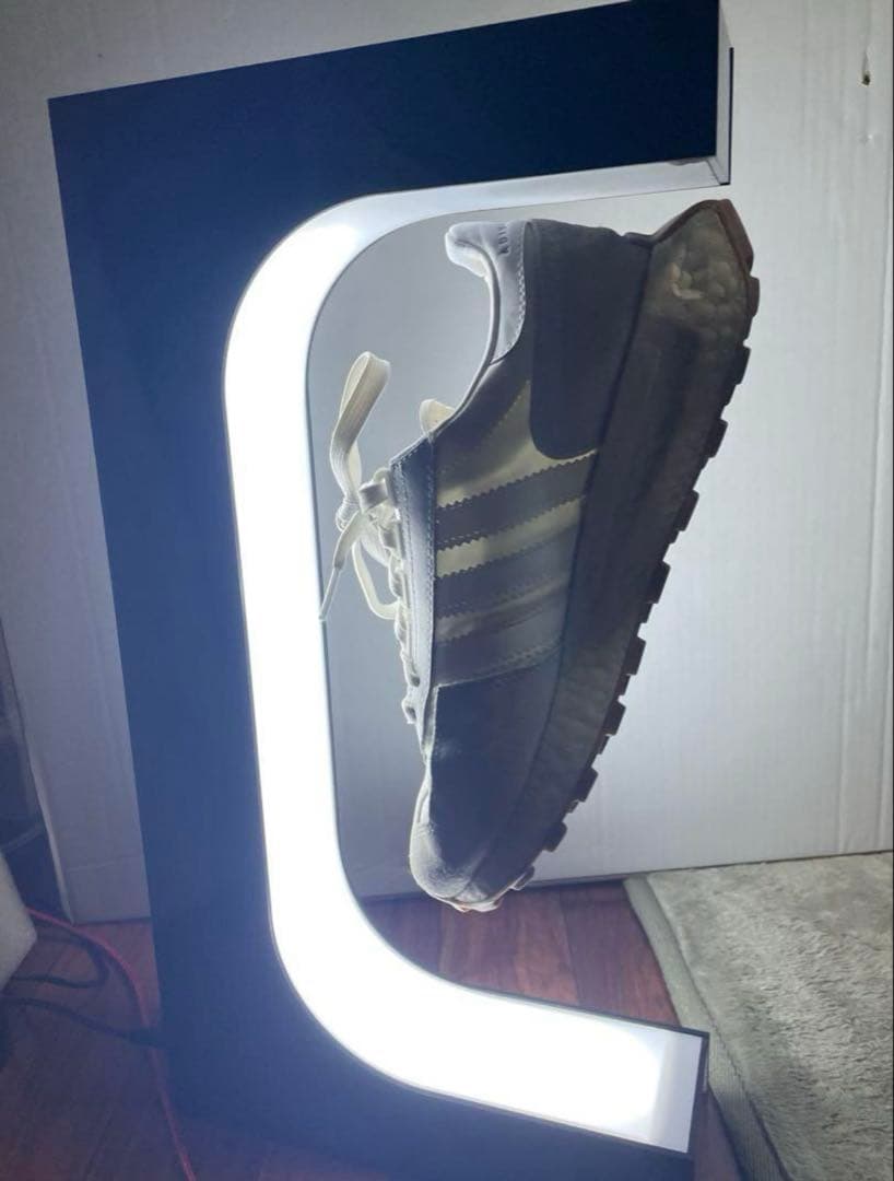 フローティングLED スニーカー