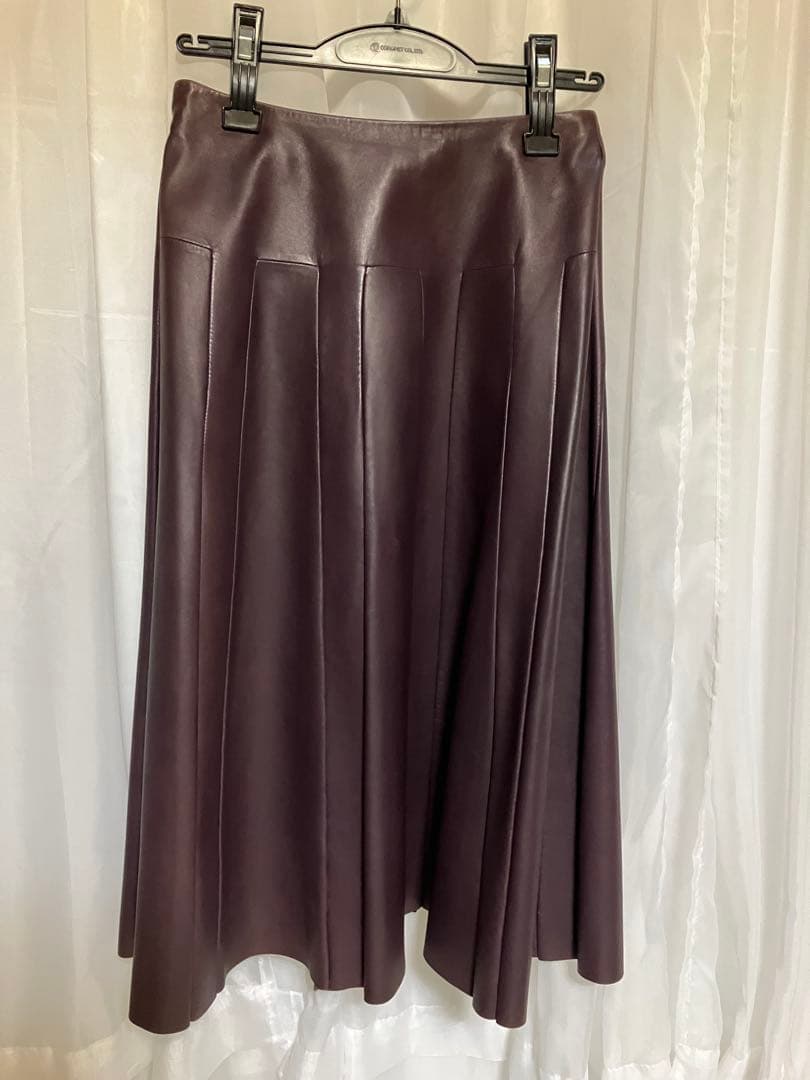 プラダ　スカート フレア　ラムレザー