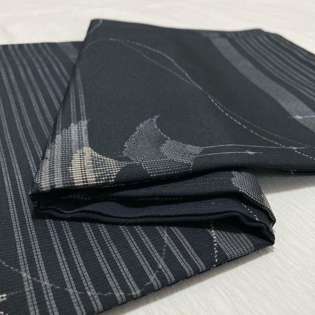 【未使用美品✨】東レシルック　洗える着物　小紋　織物調　黒色　横段　飛鶴文　D9