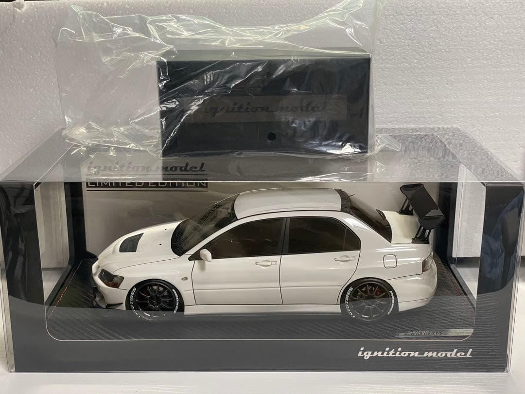 イグニッションモデル 1/18 三菱 ランエボ9 ※エンジン付き