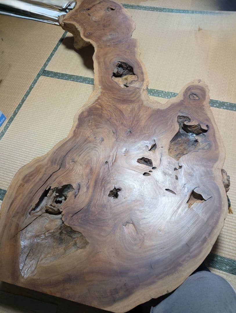 無垢材 自然形状の座卓ケヤキ