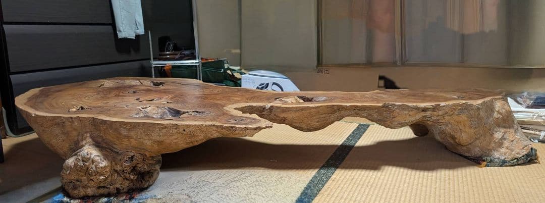 無垢材 自然形状の座卓ケヤキ