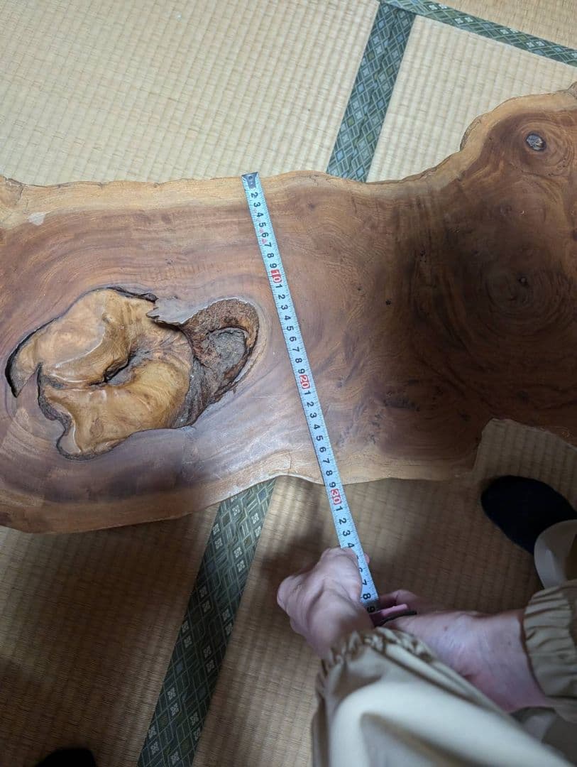 無垢材 自然形状の座卓ケヤキ