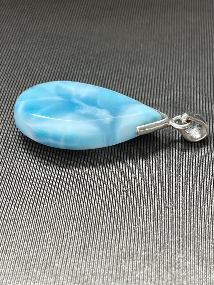 天然石☆品質良し！ラリマーしずく型ペンダントトップ☆透けるブルー＆模様が美しい！
