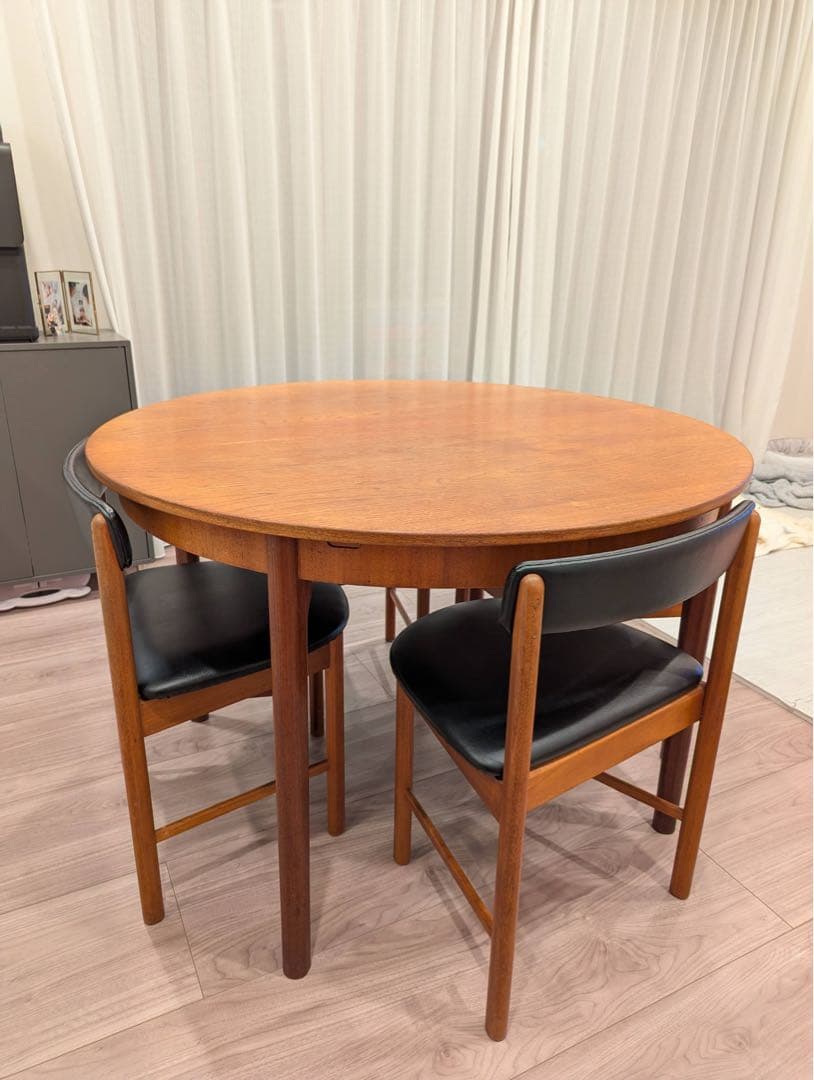 A.H. McIntosh 円形ダイニングテーブル