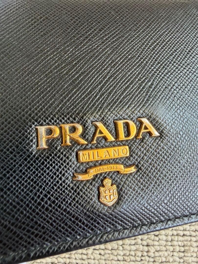 PRADA 二つ折り財布