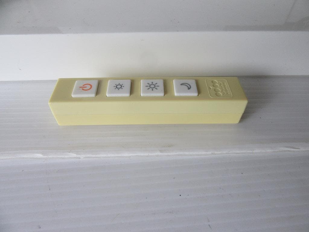 キシマ 　110cm スポットライト 4灯 AMP51059　リモコン、電球付