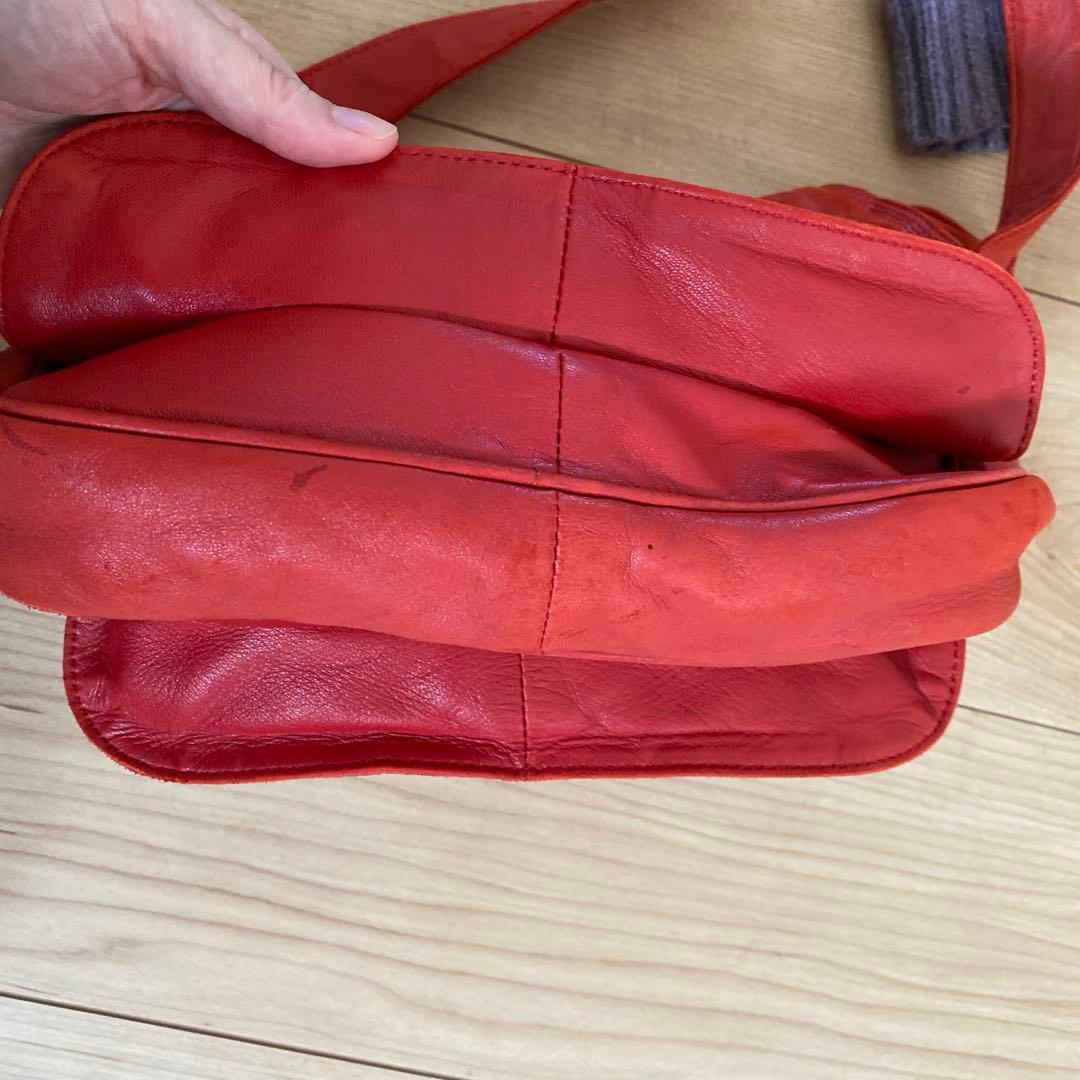 LOEWE レッドショルダーバッグ