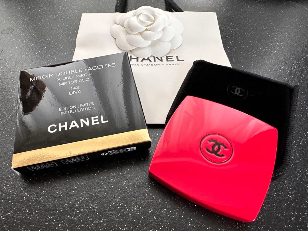【パリ本店限定ショッパー&カメリア付き】CHANEL コンパクトミラー 143