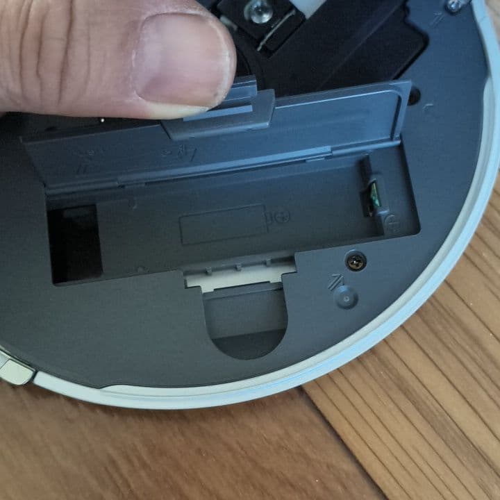 SONY D-NE20 ポータブルCDプレーヤー（ジャンク）