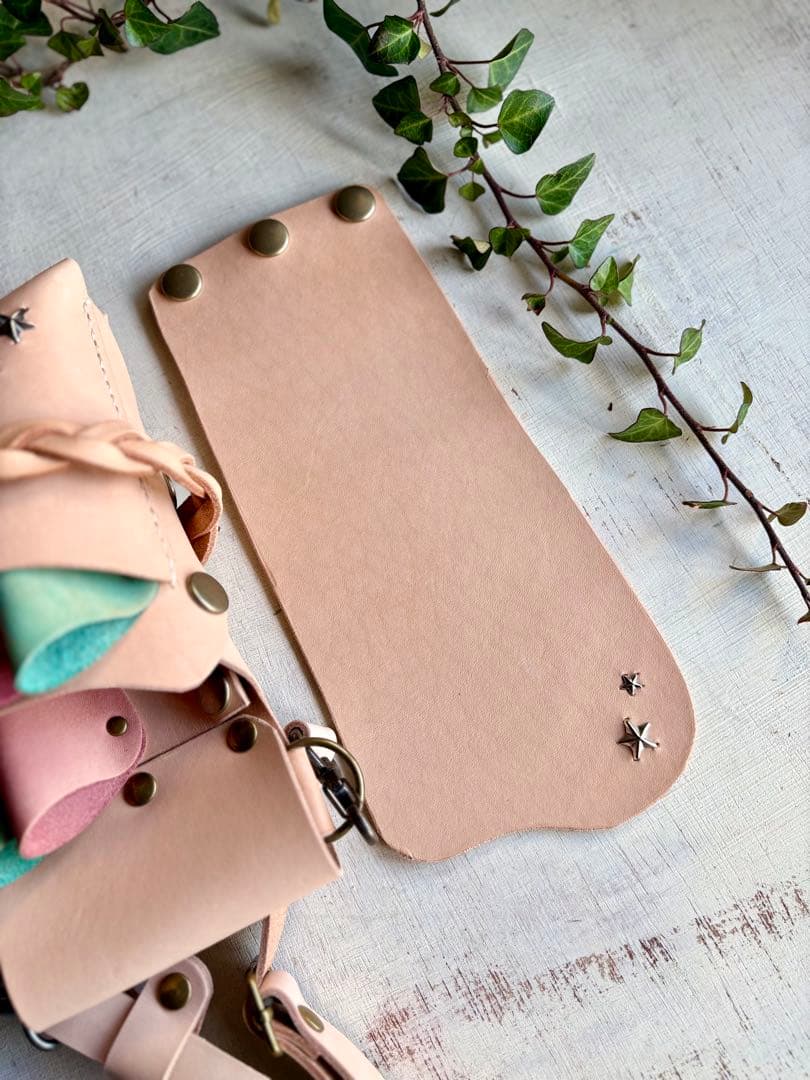 ヌメ革ナチュラルコンパクト蓋付きシザーケース