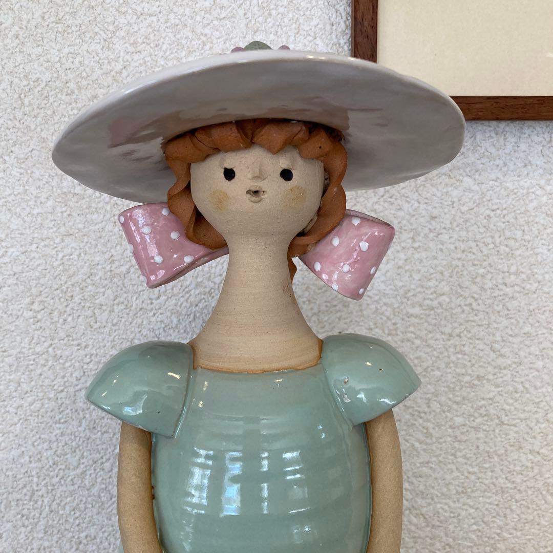 陶人形①　白い帽子　花カゴ　手作り　陶器　作家