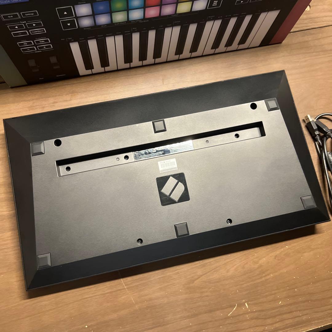 Novation Launchkey 25 Mk3 MIDIキーボード