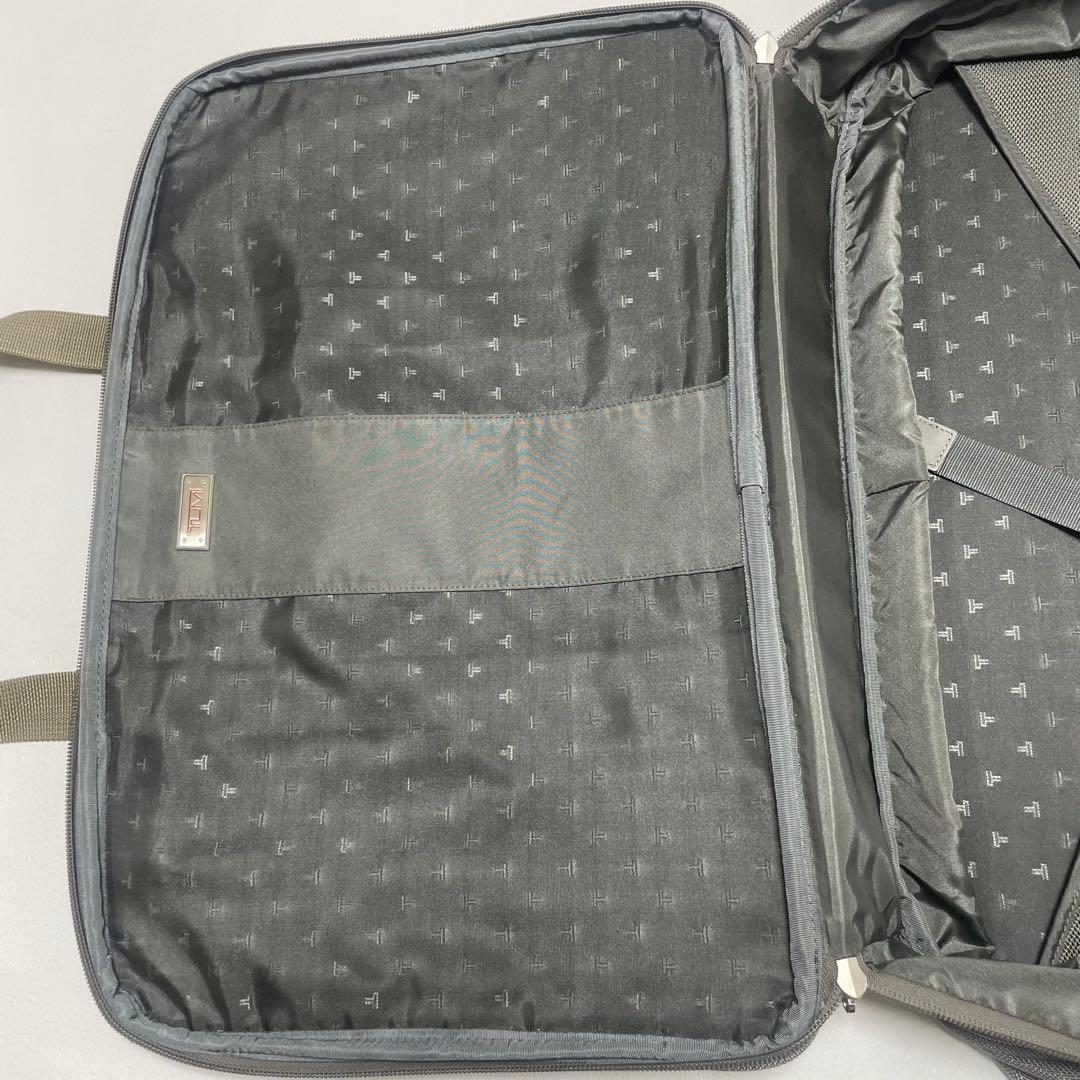 トゥミ　TUMI ビジネス旅行バッグ　希少品　大谷用　グレー　ショルダーバッグ
