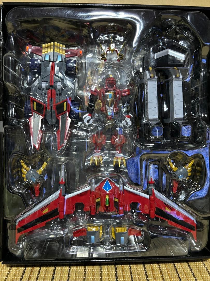 合体竜人DXダイナゼノン　グリッドナイト&ゴルドバーンセット　カイゼルグリッド