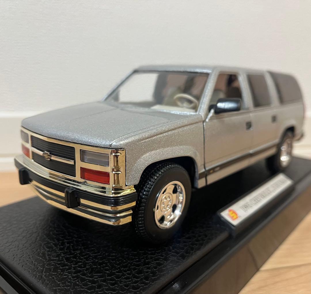ミニカー 1993 chevrolet suburban 1/24