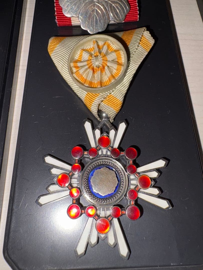 最後の写真をご覧ください。　勲章セット・バラ販売可•要相談《バラ購入価格相談品》