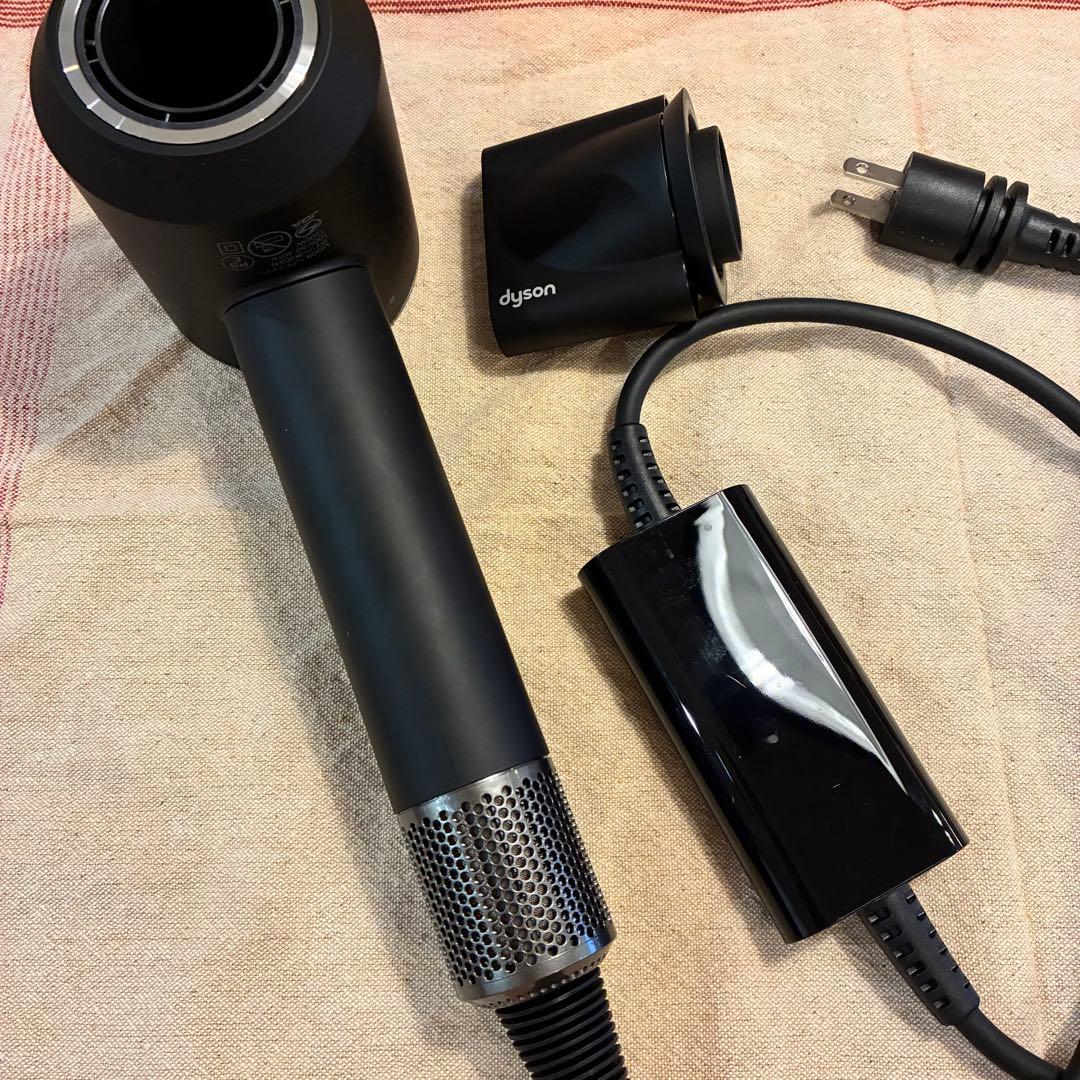 Dyson Supersonic ヘアドライヤー ブラック HD08