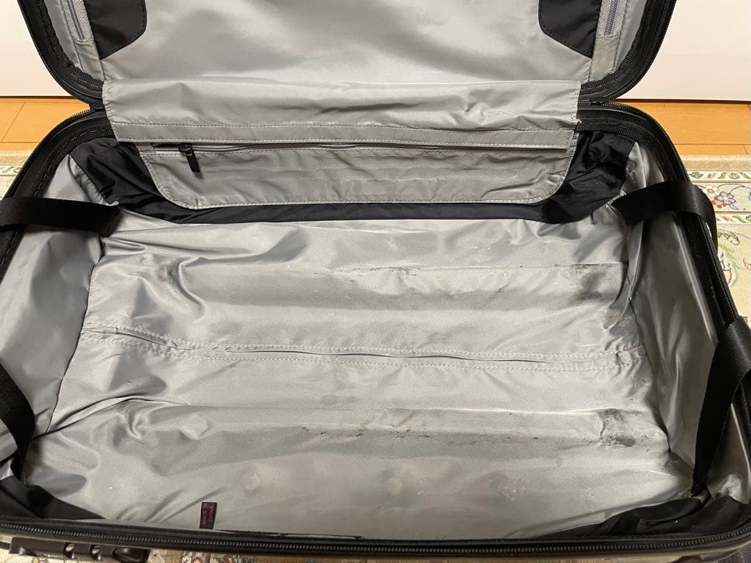 TUMI アルミニウム キャリーケース TSAロック　機内持ち込み 28000D