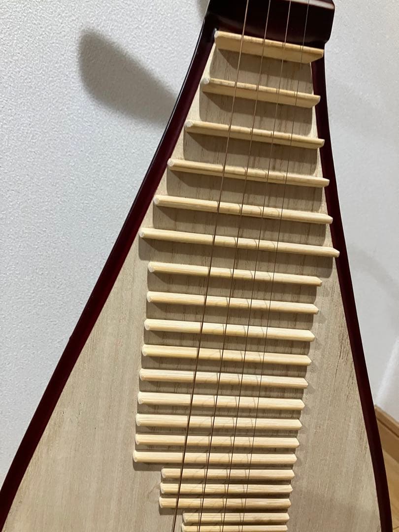 中国琵琶 宮廷楽器 撥弦楽器　木製 琵琶 4弦 花の彫刻