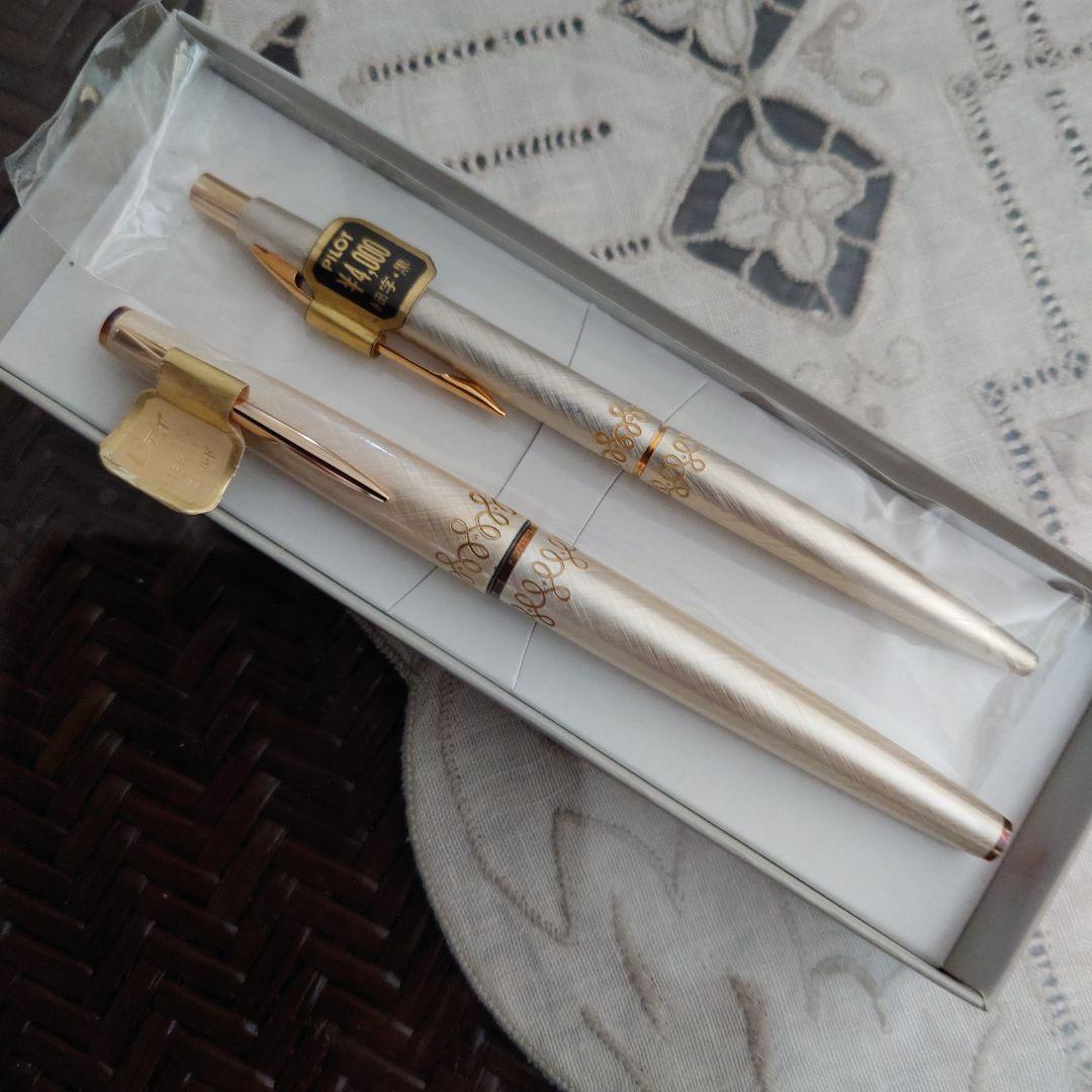 未使用保管品　パイロットレディ万年筆、ボールペン