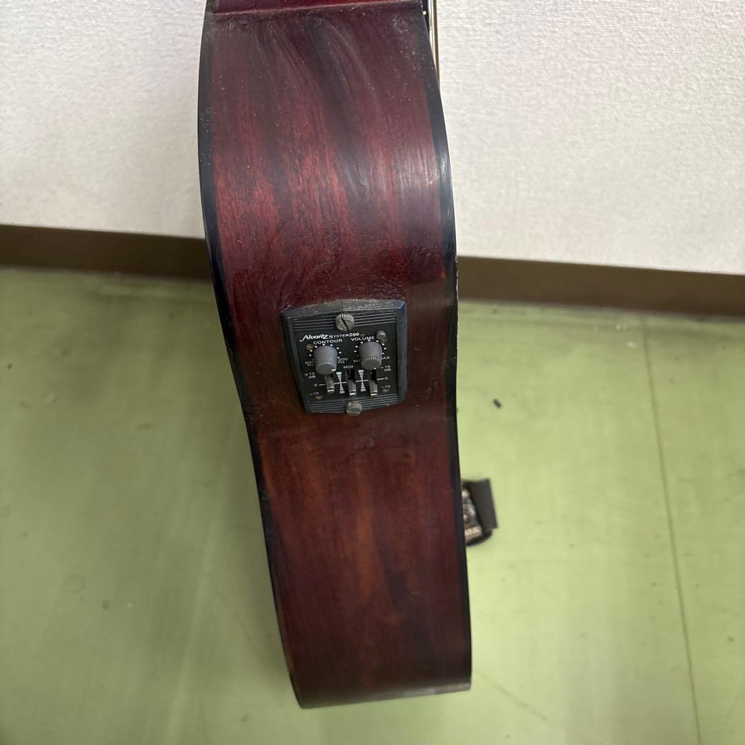＄アルバレス　アコースティックギター　弦切れあり