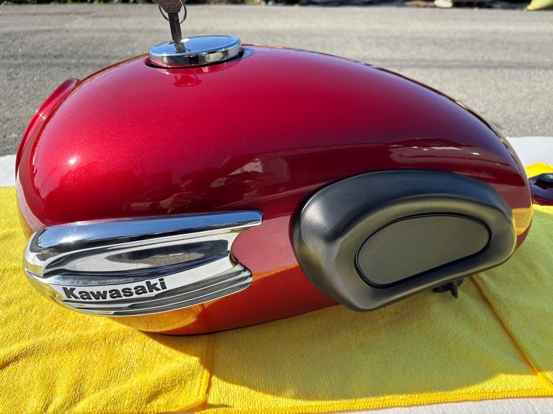 Kawasaki W650(1999)タンク　エンブレム、パット、コック、キー付