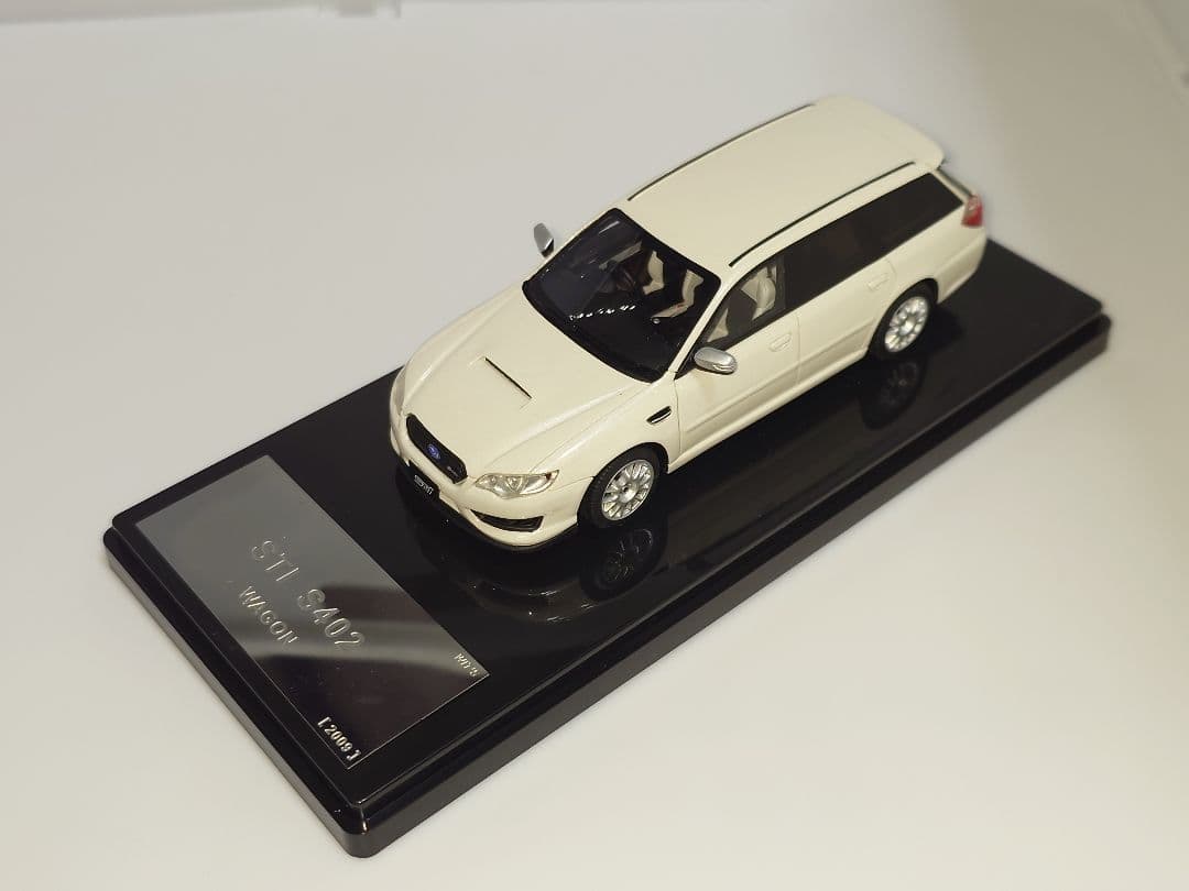 1/43 SUBARU STI S402 WAGON ホワイトパール W262