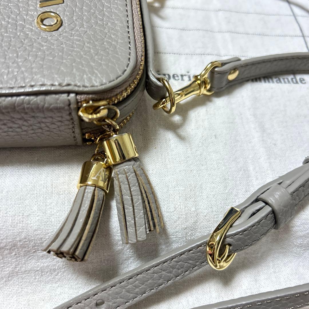 ATAO アタオアミュレット　グレー レザー ショルダーバッグ タッセル付き