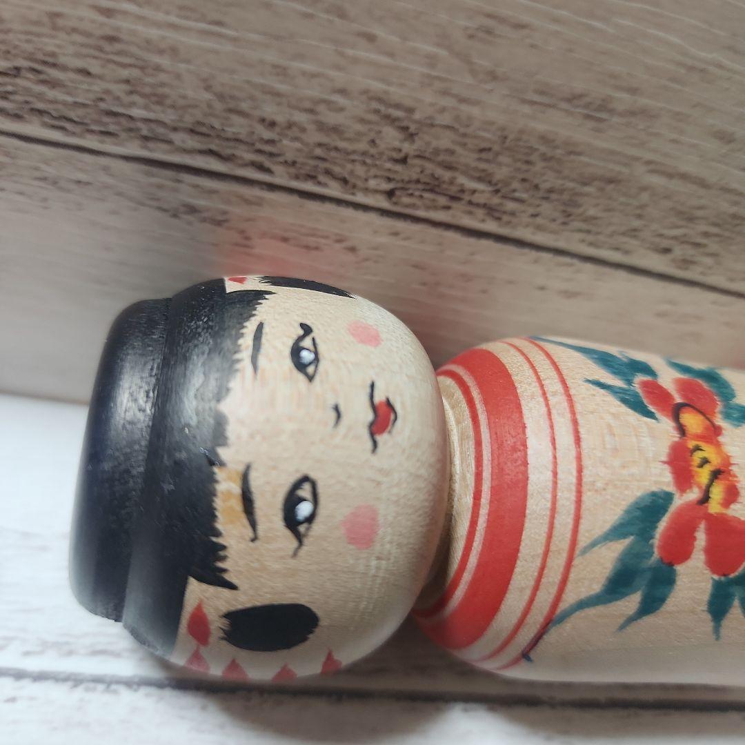 期間限定値下げ　こけし　阿保金光　白い瞳のこけし　高さ約9cm　詳細不明