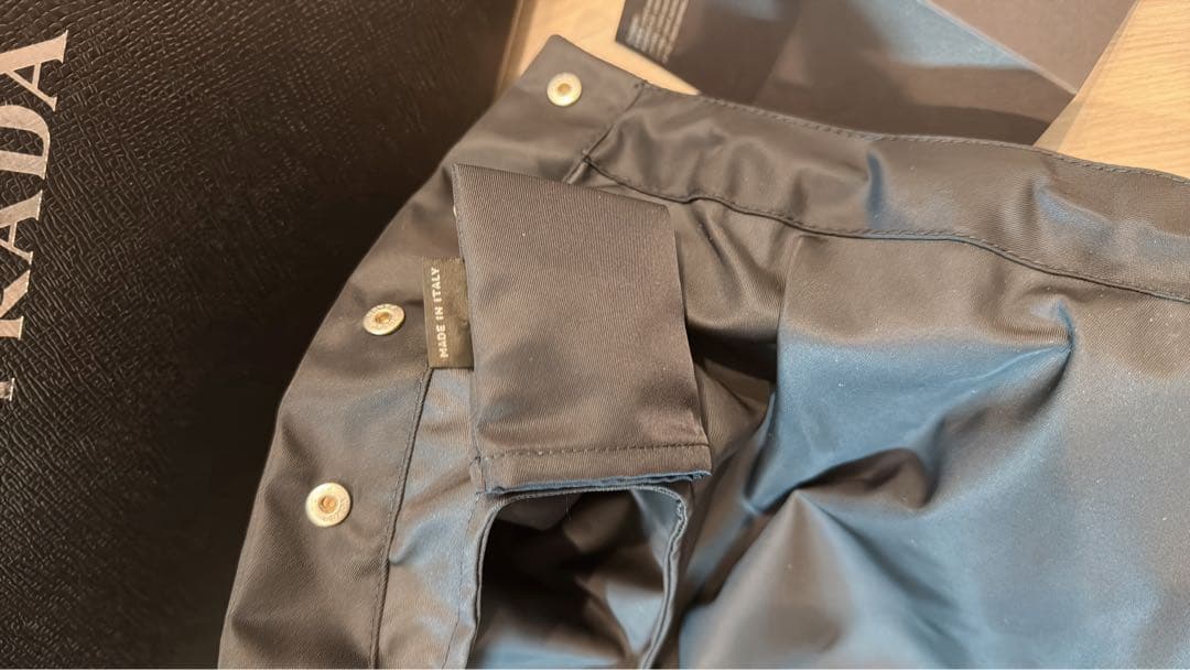 PRADA フード付 Re-Nylon ドッグレインコート