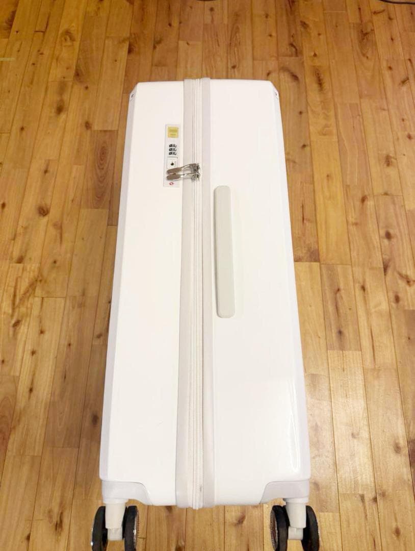 半額以下！未使用✨Daniel Wellington キャリーケーススーツケース