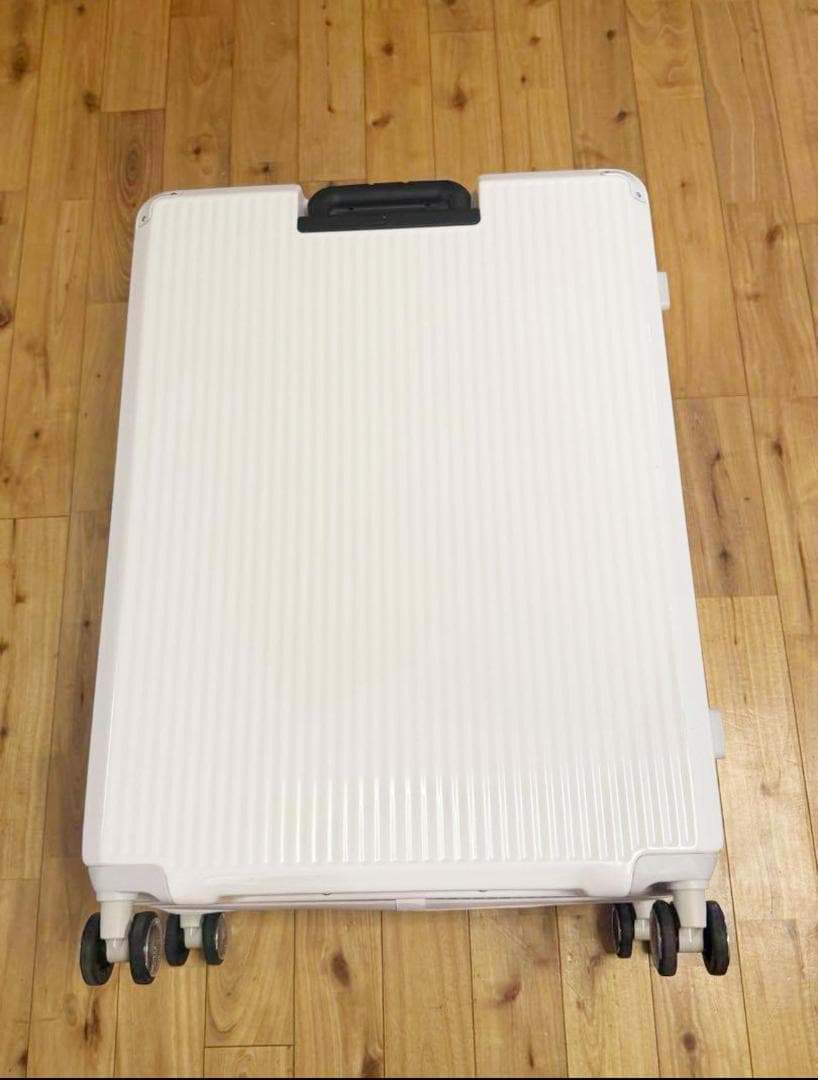 半額以下！未使用✨Daniel Wellington キャリーケーススーツケース