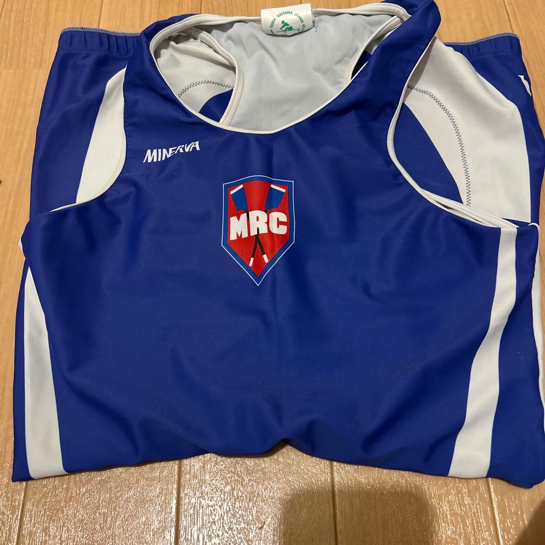 ローイングスーツ