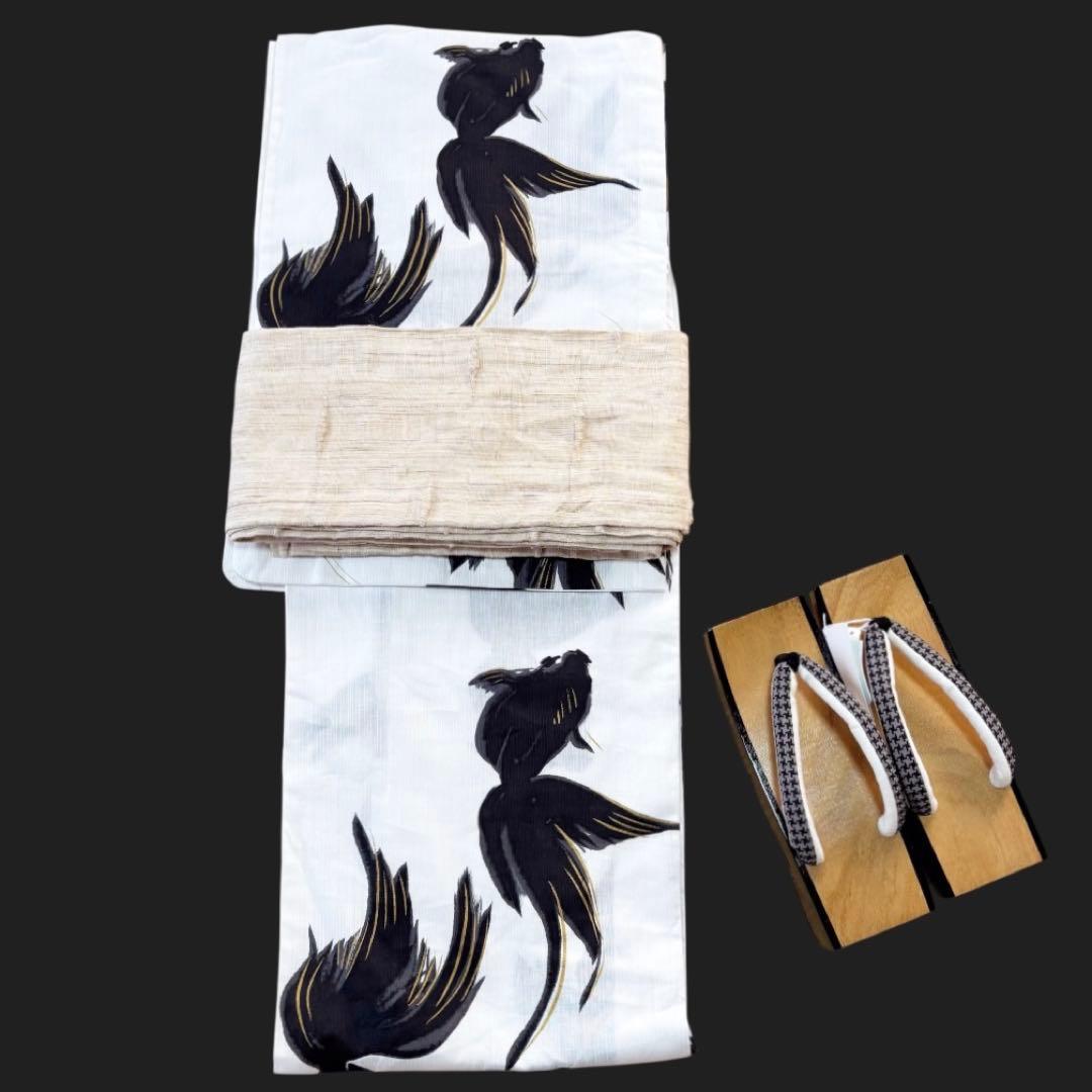 新品浴衣 綿 【白地に黒金魚】可愛い出目金★岡重風★呉服屋さんサンプル品♪